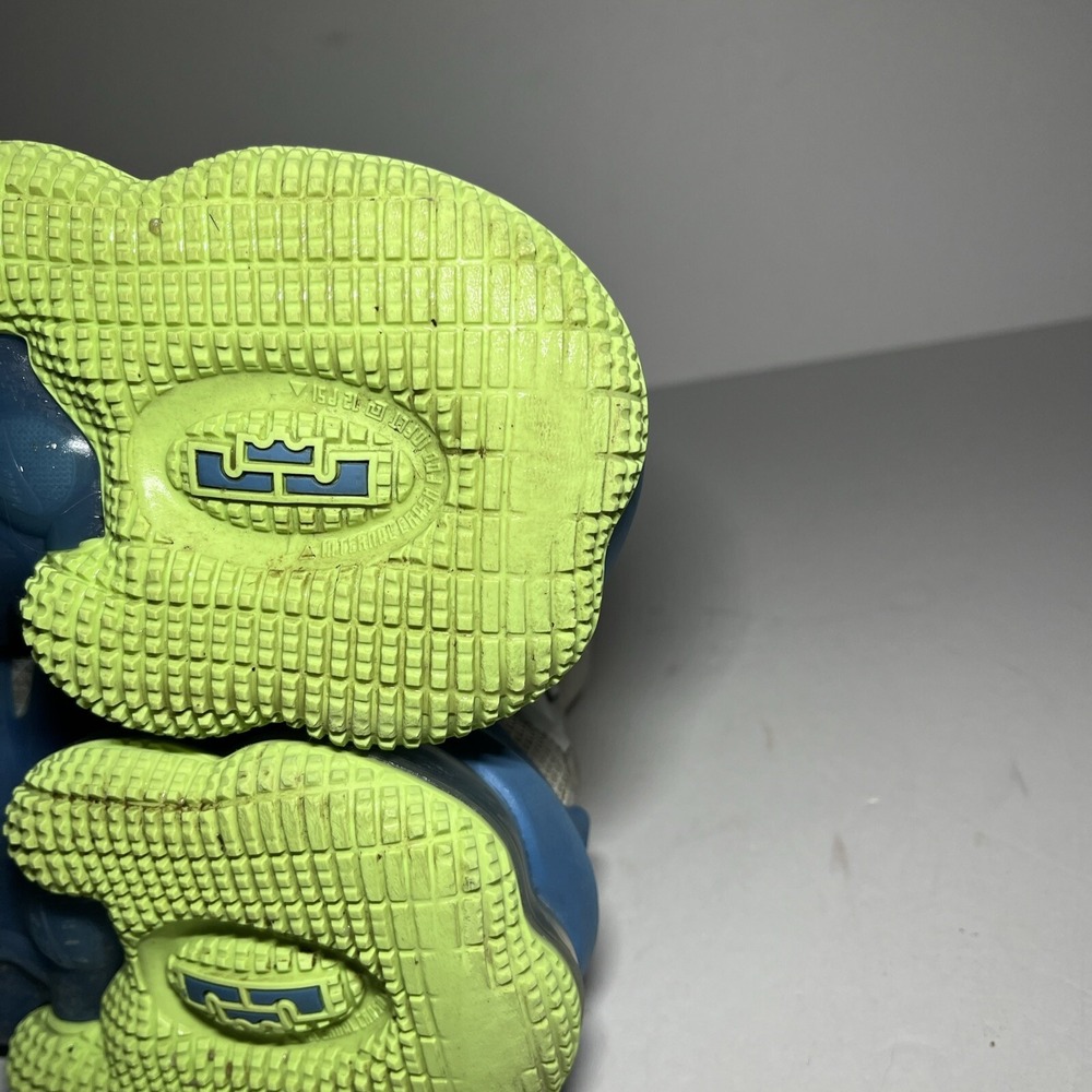 Nike LeBron XIX 19 Size 3.5Y Tropical Dutch Blu Pomegranate Lime Glow DC9339-400 - Picture 6 of 10